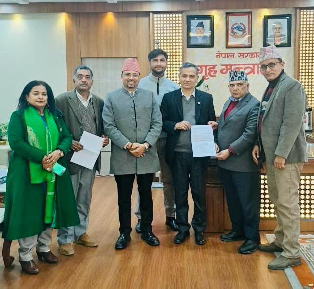 स्वच्छ निर्वाचनका लागि नागरिक अभियान अन्तर्गत नेपाल मानबअधिकार संगठन र अनौपचारिक क्षेत्र सेवा केन्द्र इन्सेक द्वारा गृहमन्त्री ओमप्रकाश अर्याल लाइ ज्ञापनपत्र बुझाइएको छ